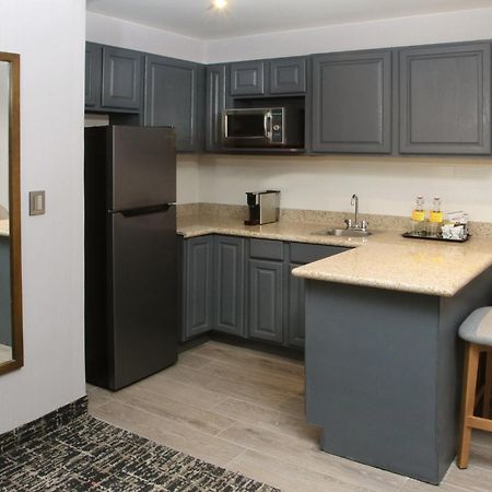Voco Saltillo Suites By Ihg Екстериор снимка
