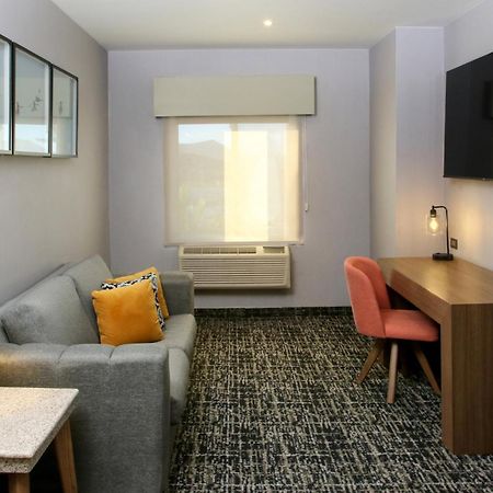 Voco Saltillo Suites By Ihg Екстериор снимка