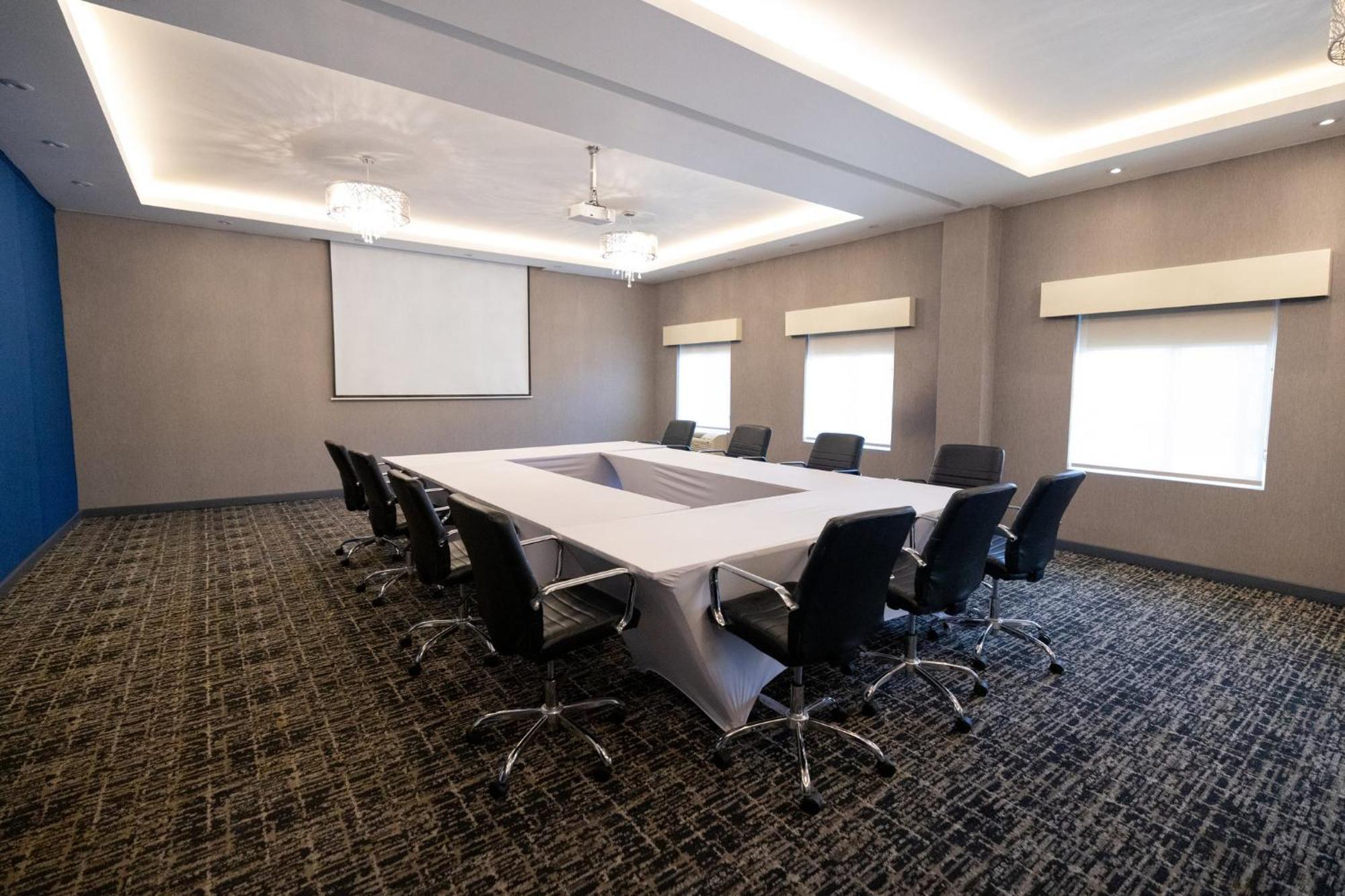 Voco Saltillo Suites By Ihg Екстериор снимка