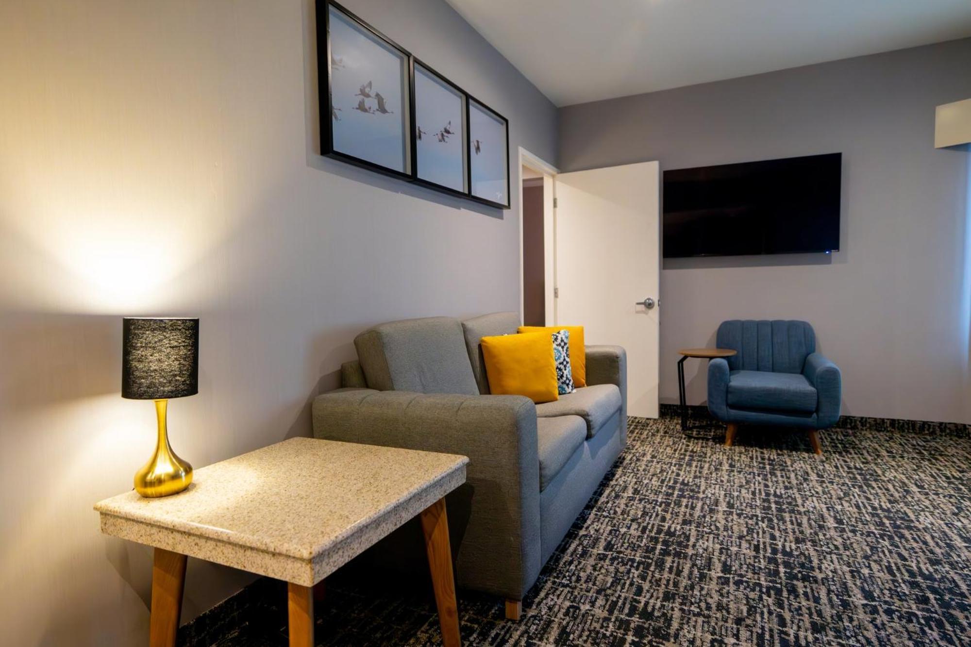 Voco Saltillo Suites By Ihg Екстериор снимка