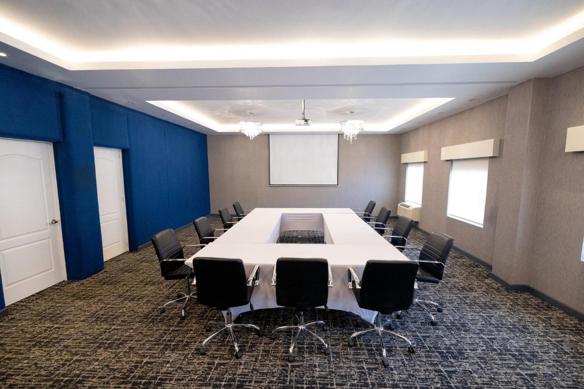 Voco Saltillo Suites By Ihg Екстериор снимка