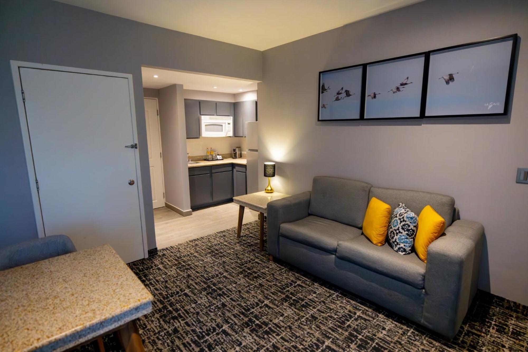 Voco Saltillo Suites By Ihg Екстериор снимка
