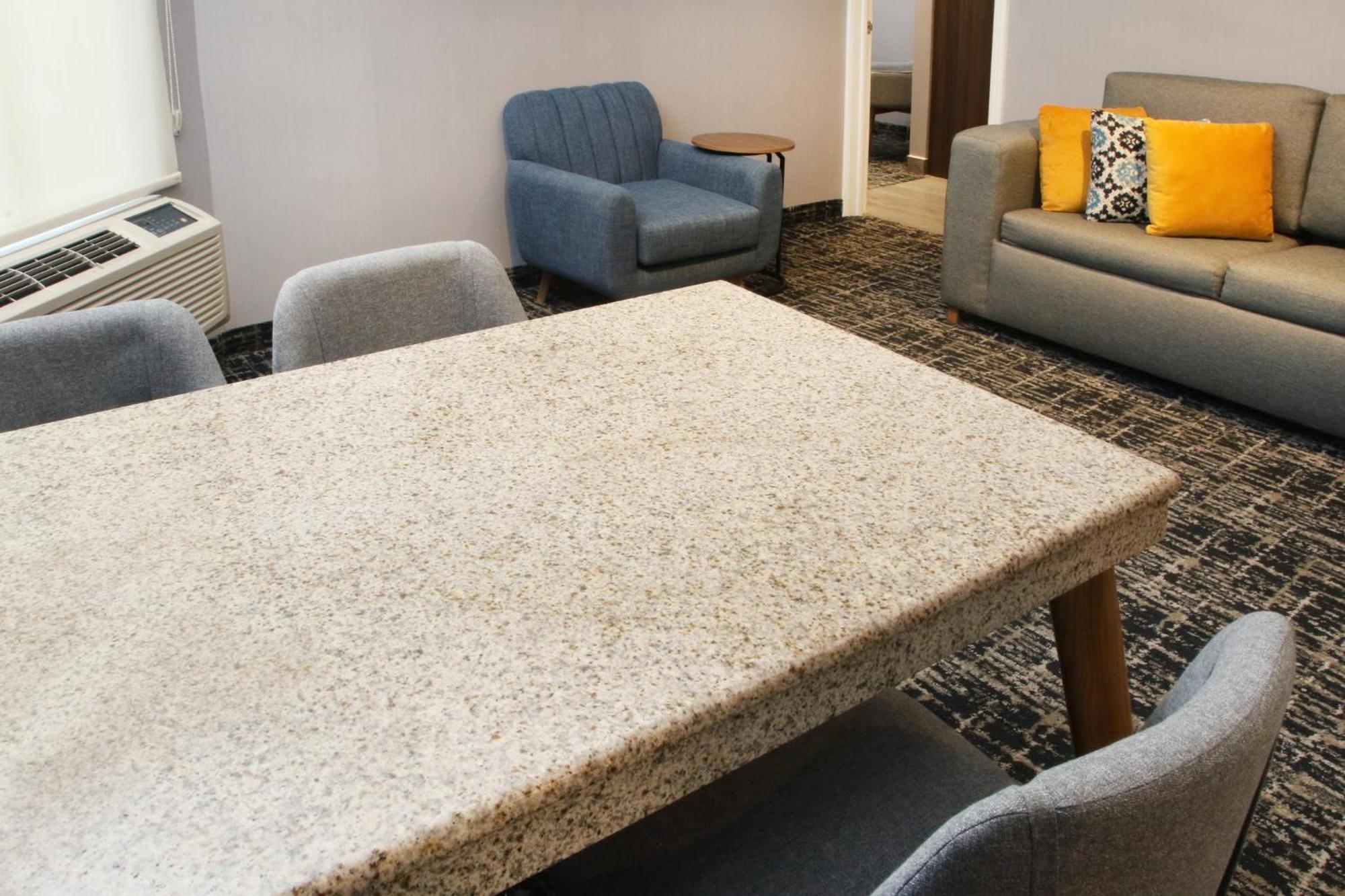 Voco Saltillo Suites By Ihg Екстериор снимка
