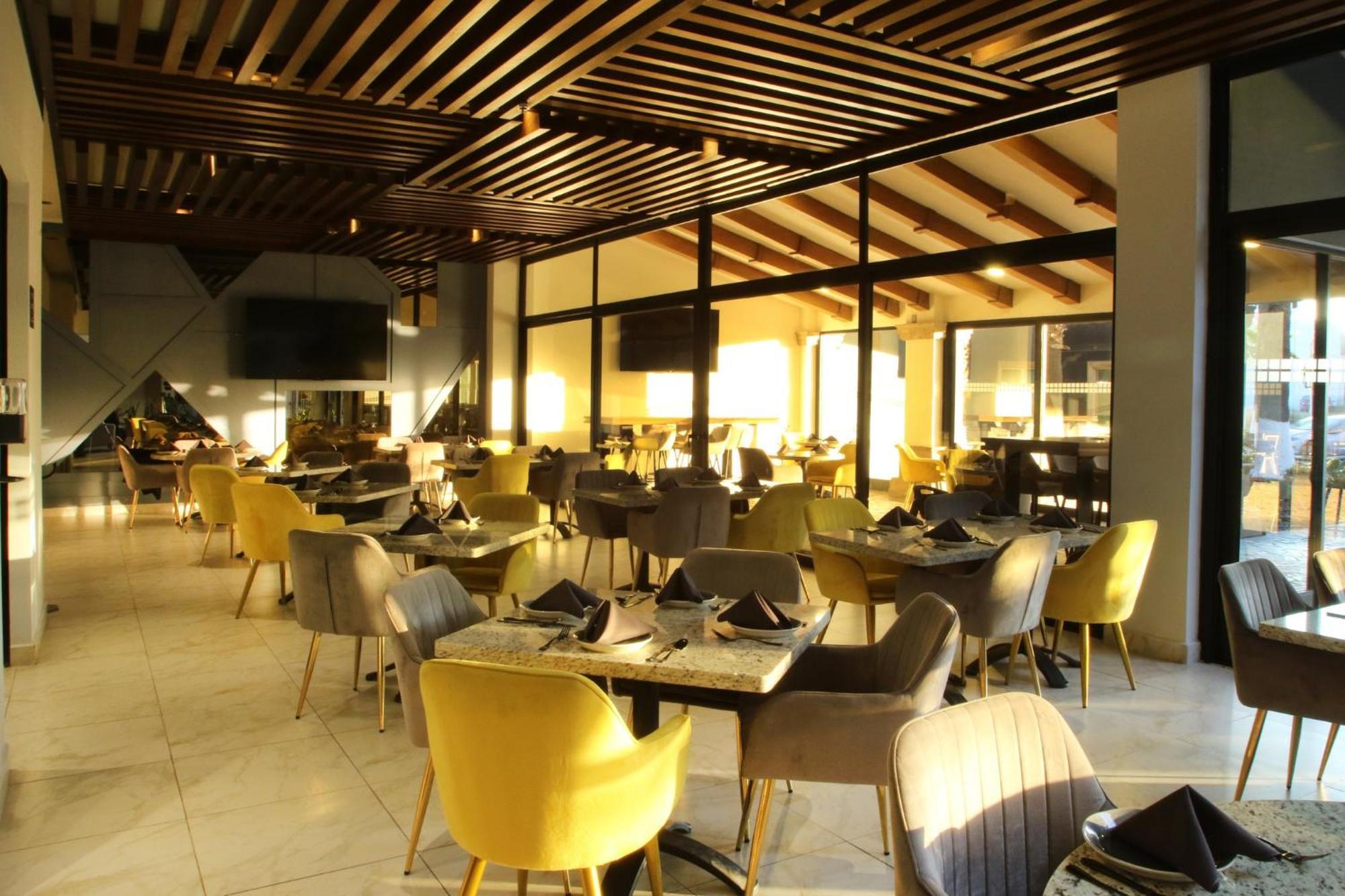 Voco Saltillo Suites By Ihg Екстериор снимка