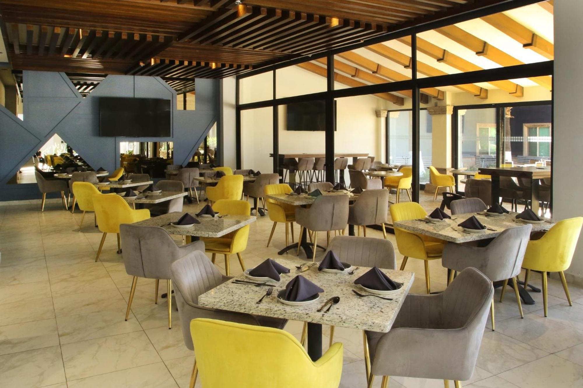 Voco Saltillo Suites By Ihg Екстериор снимка