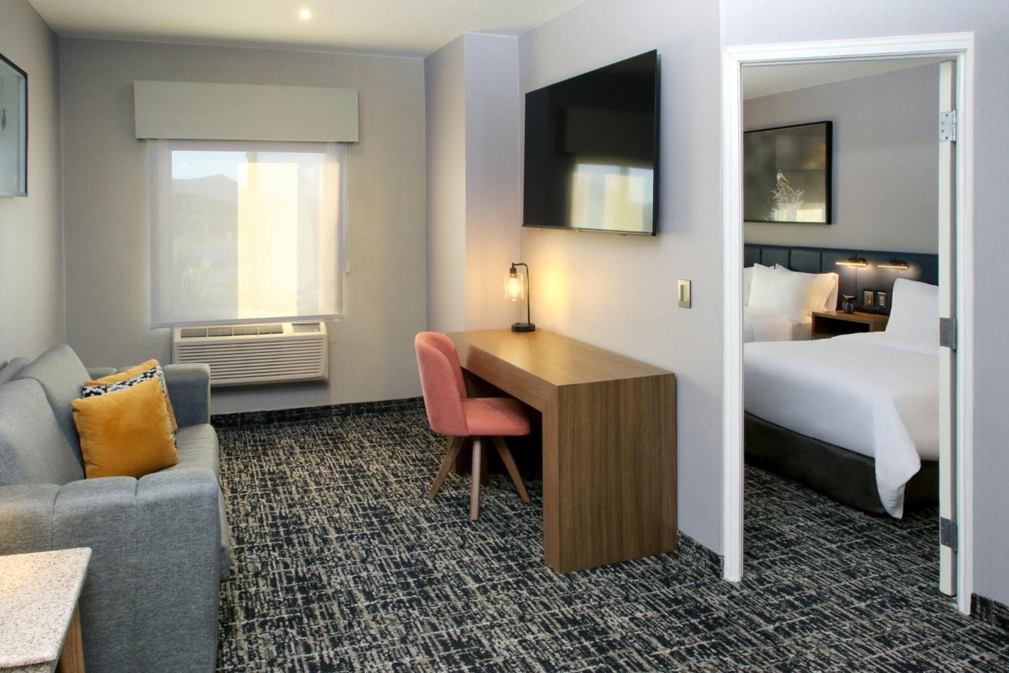 Voco Saltillo Suites By Ihg Екстериор снимка