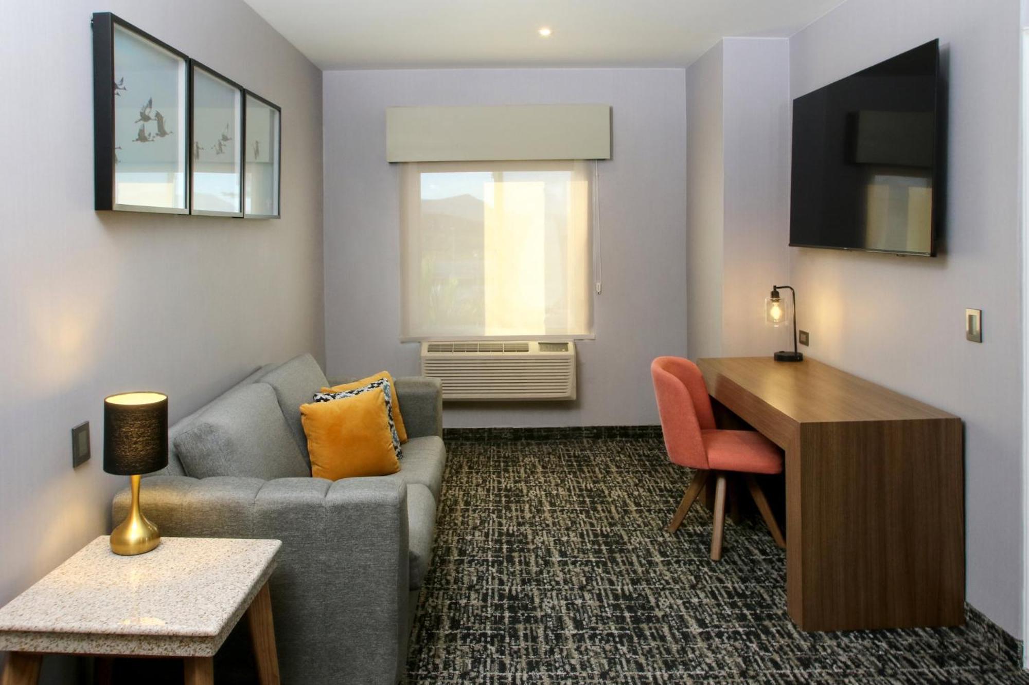 Voco Saltillo Suites By Ihg Екстериор снимка