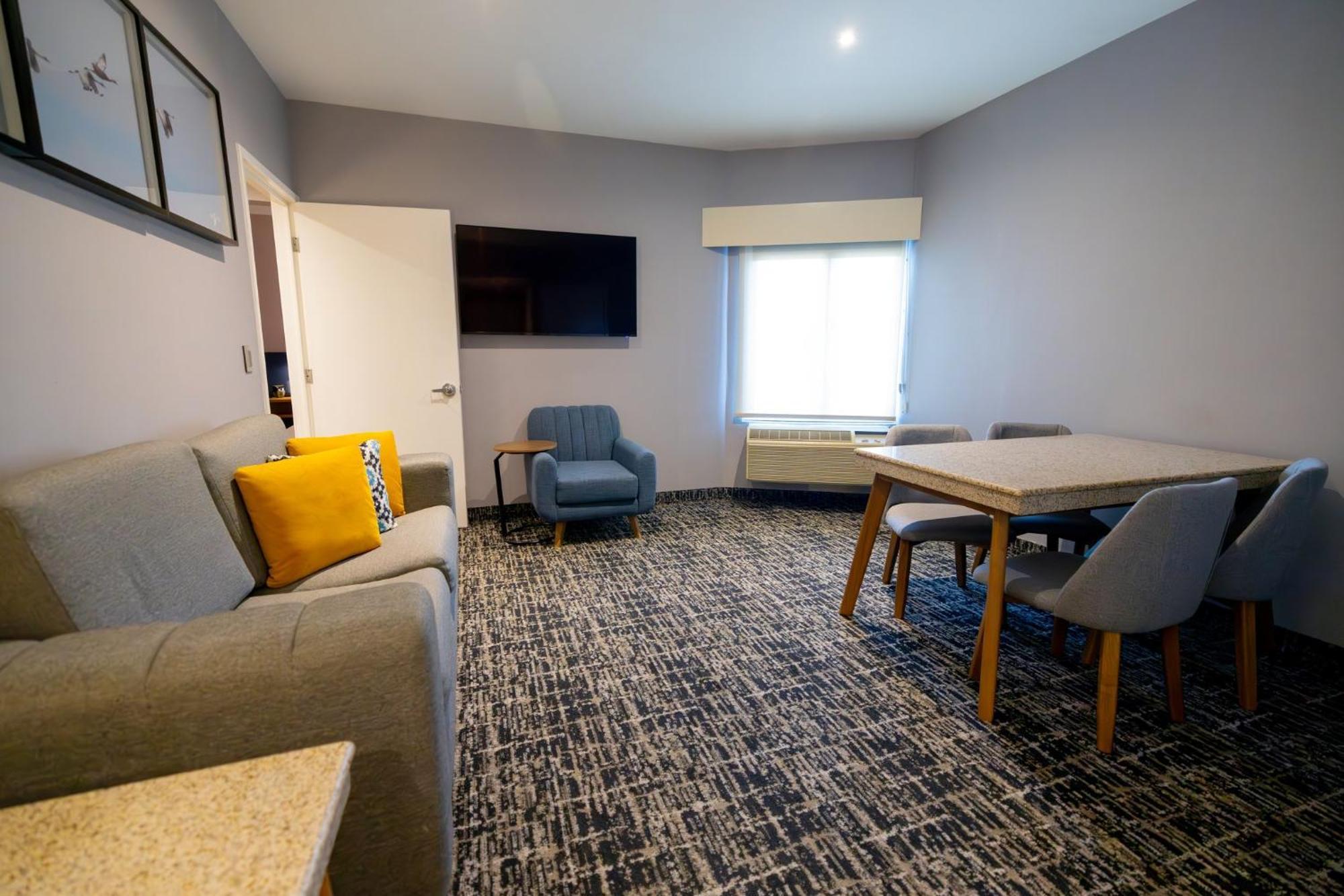 Voco Saltillo Suites By Ihg Екстериор снимка