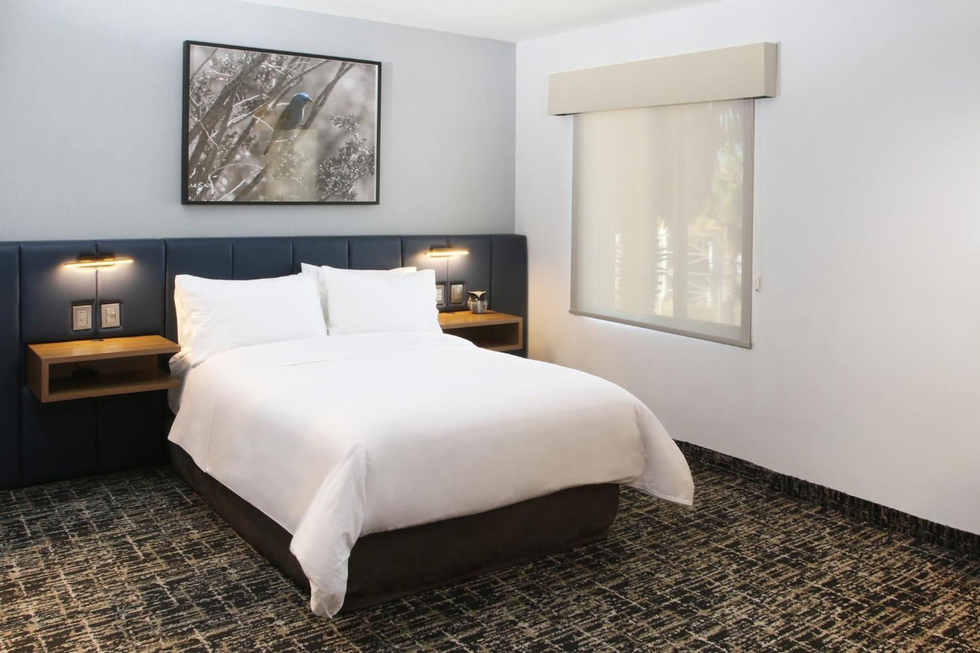 Voco Saltillo Suites By Ihg Екстериор снимка
