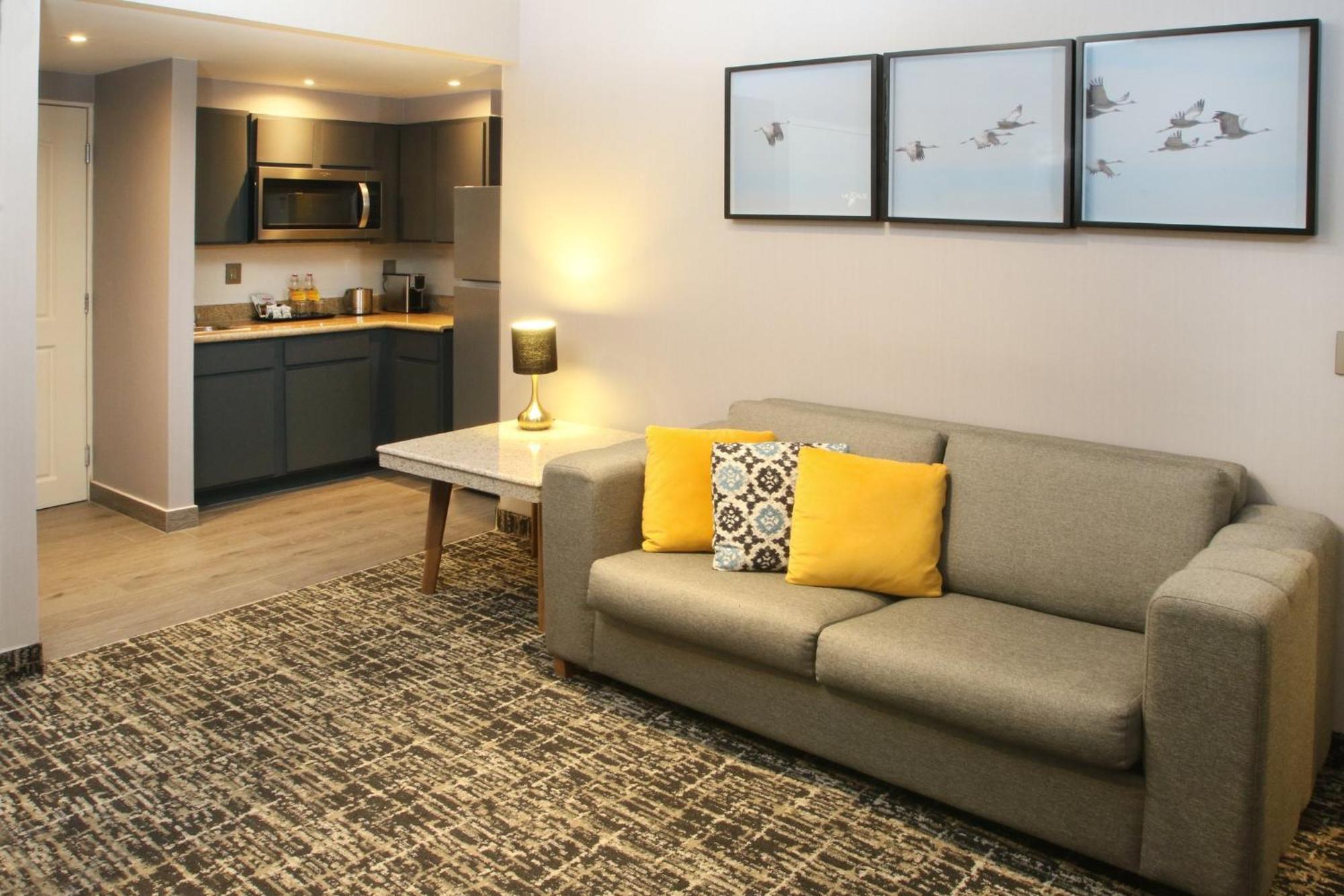 Voco Saltillo Suites By Ihg Екстериор снимка
